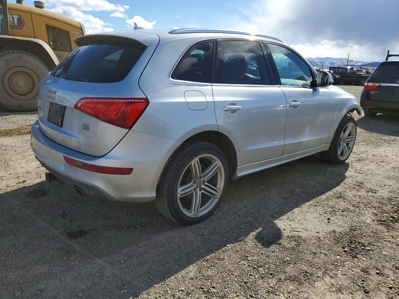 2010 AUDI Q5 PREMIUM PLUS photo 3