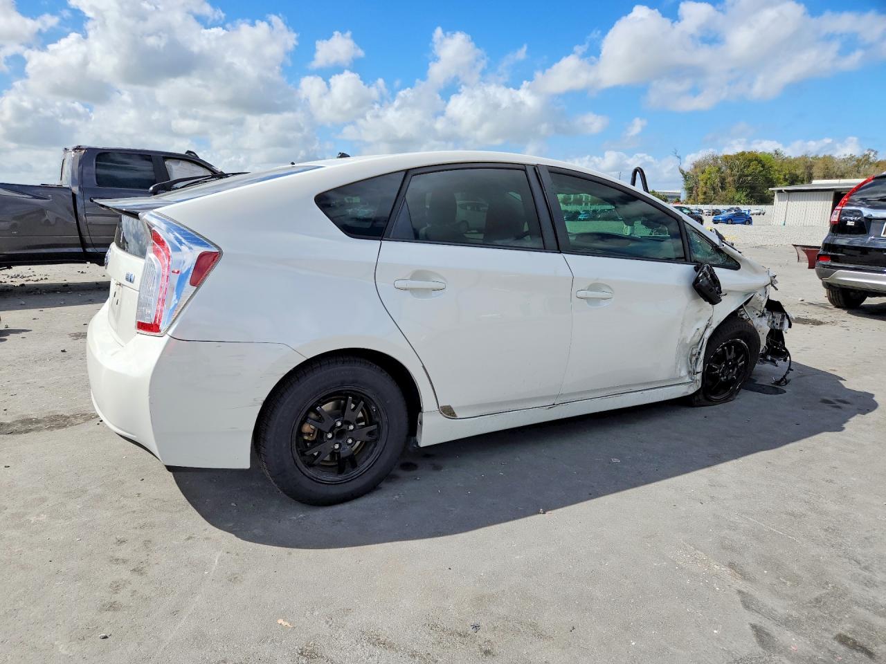 2013 TOYOTA PRIUS TWO photo 3