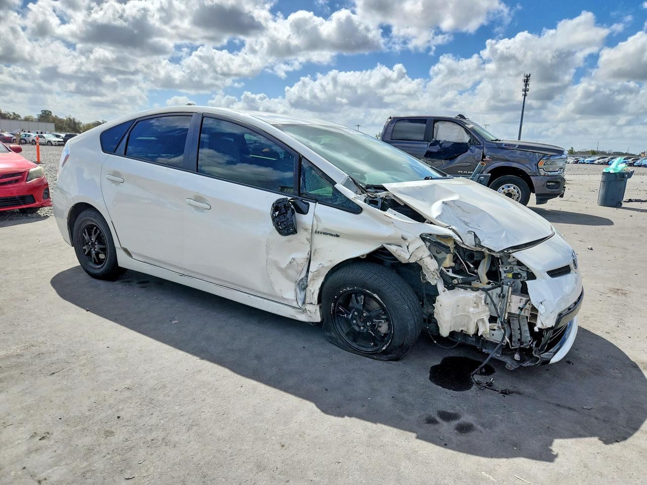 2013 TOYOTA PRIUS TWO photo 4