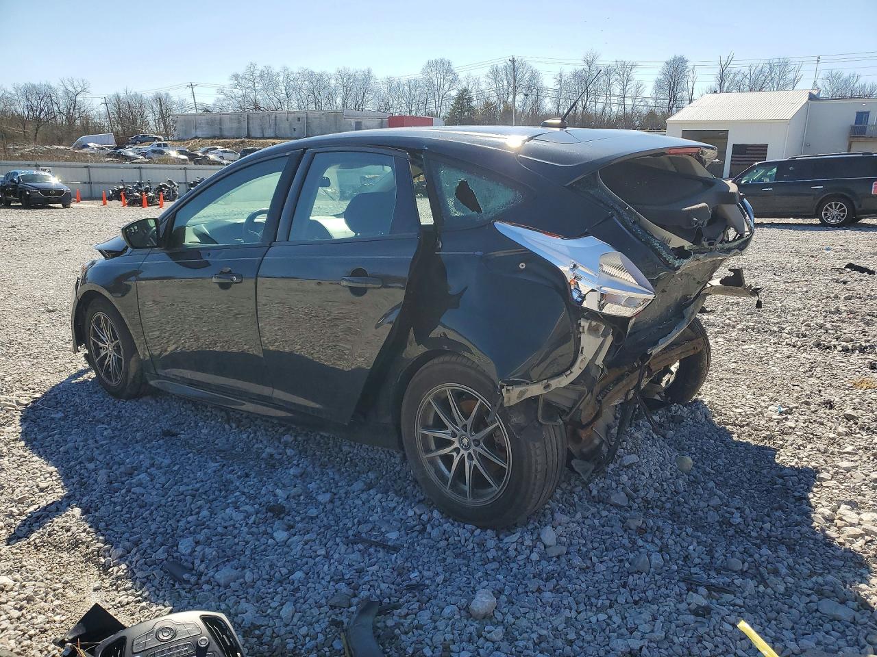 2015 FORD FOCUS SE photo 2