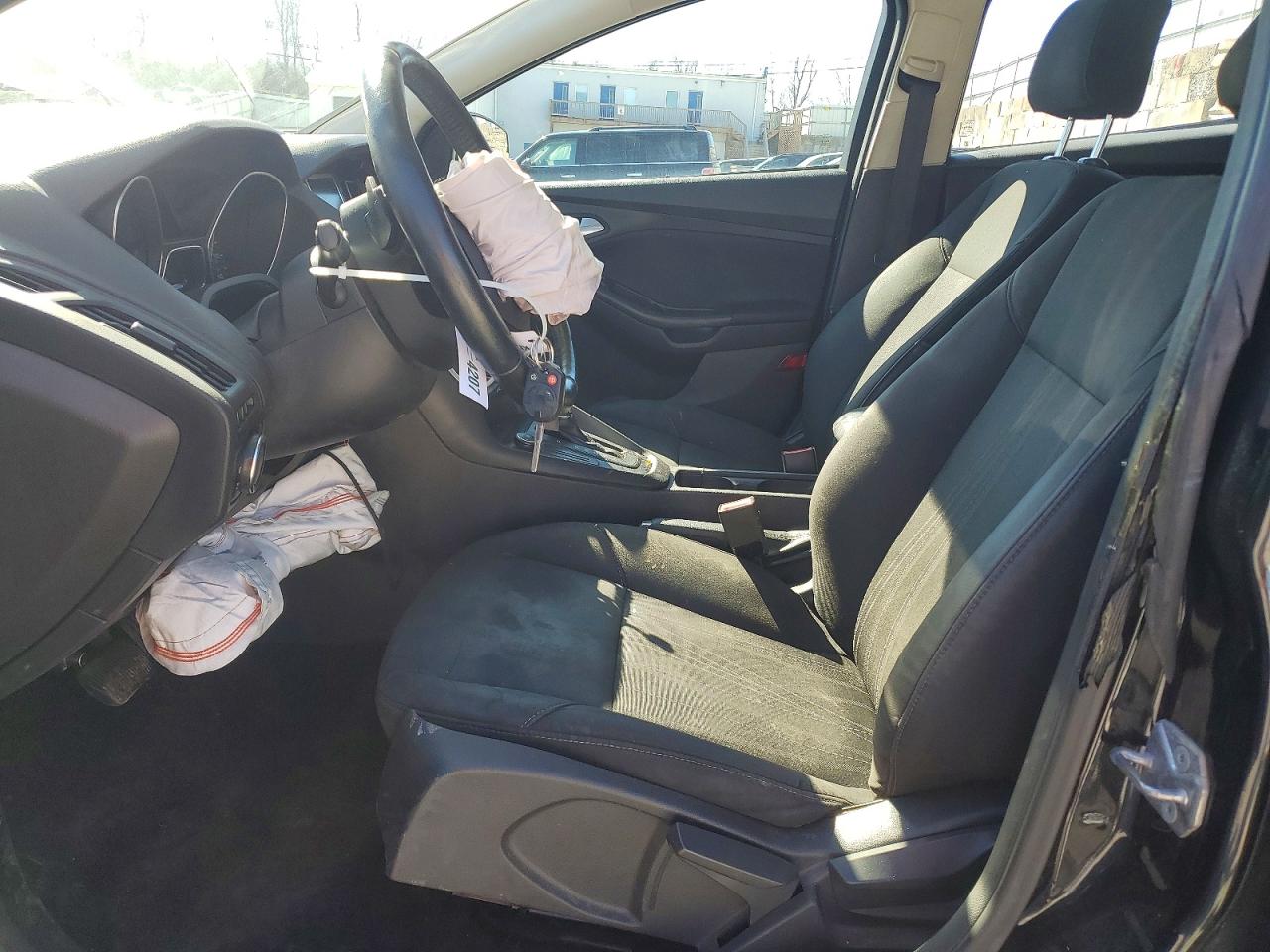 2015 FORD FOCUS SE photo 7