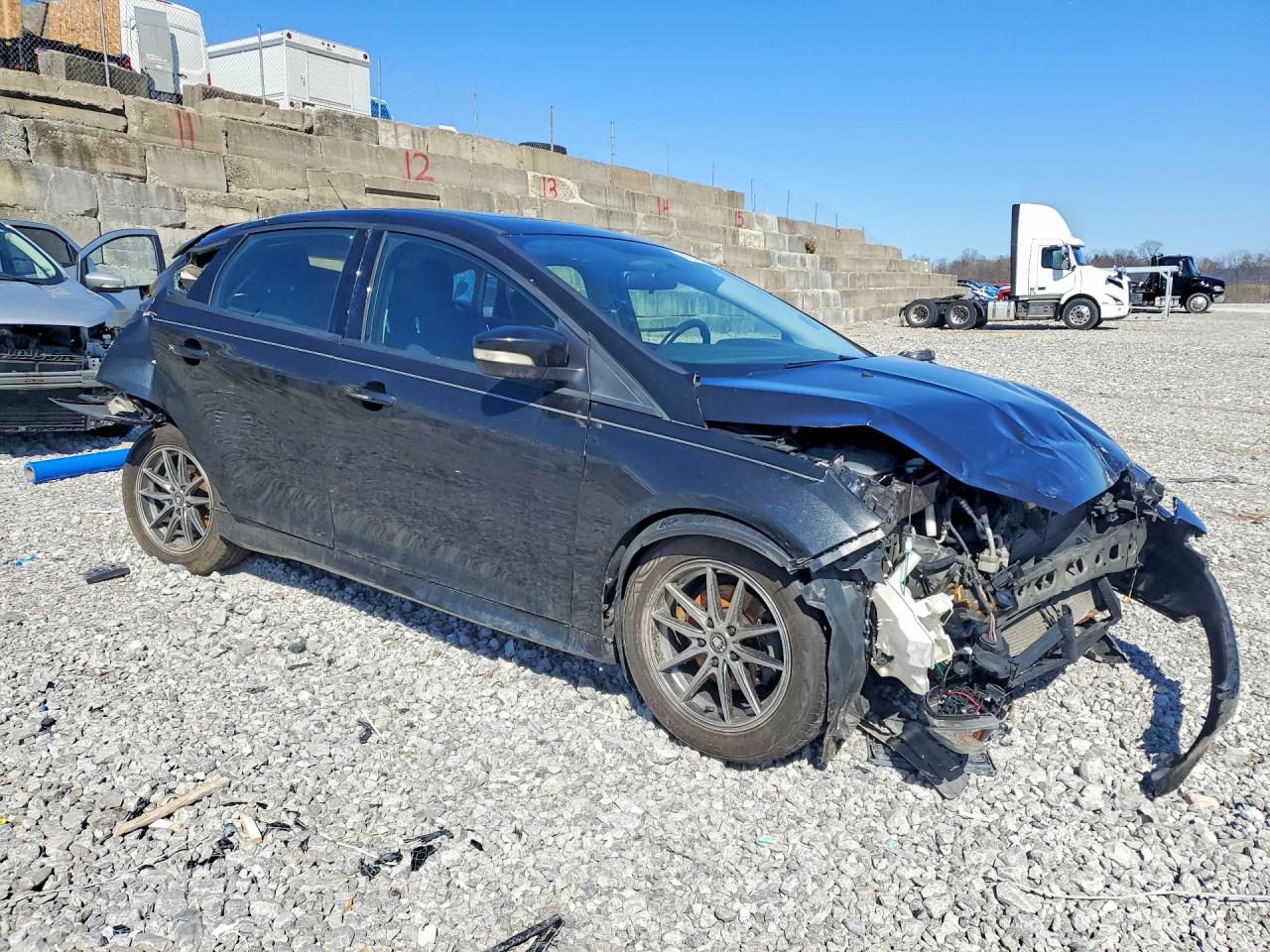 2015 FORD FOCUS SE photo 4