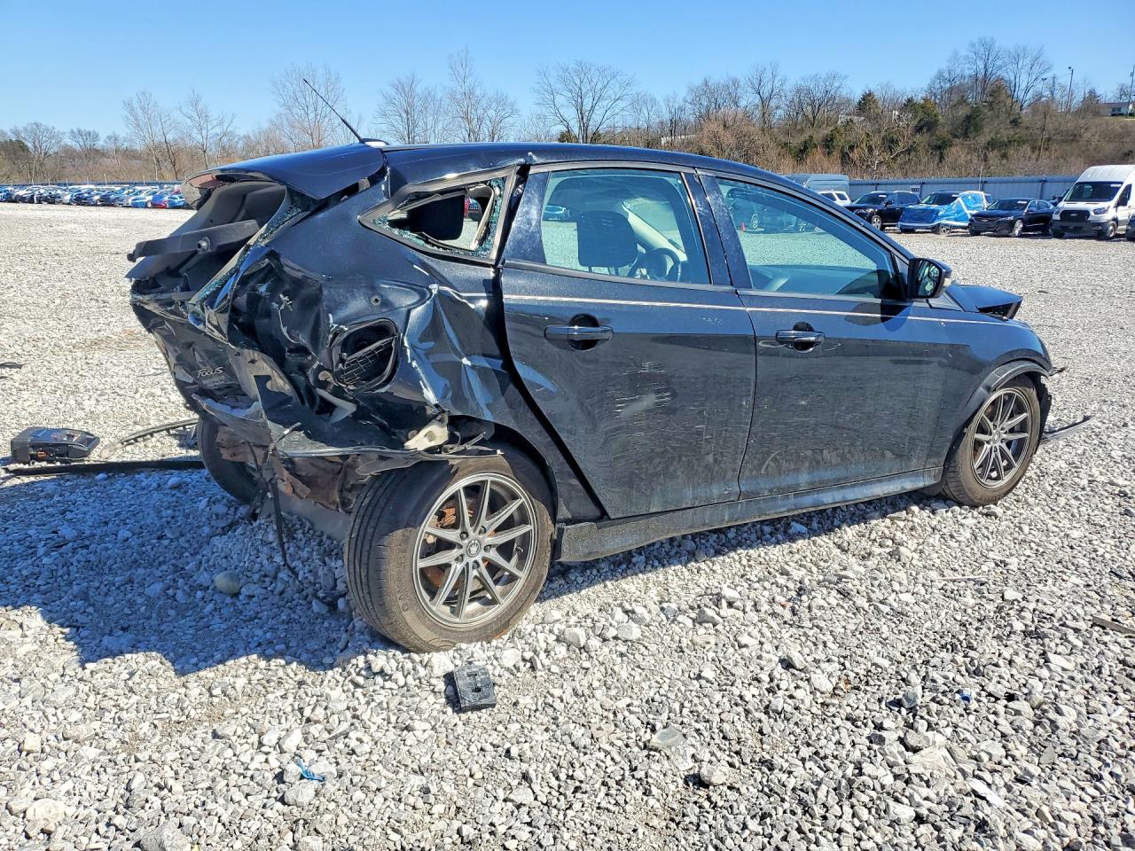 2015 FORD FOCUS SE photo 3
