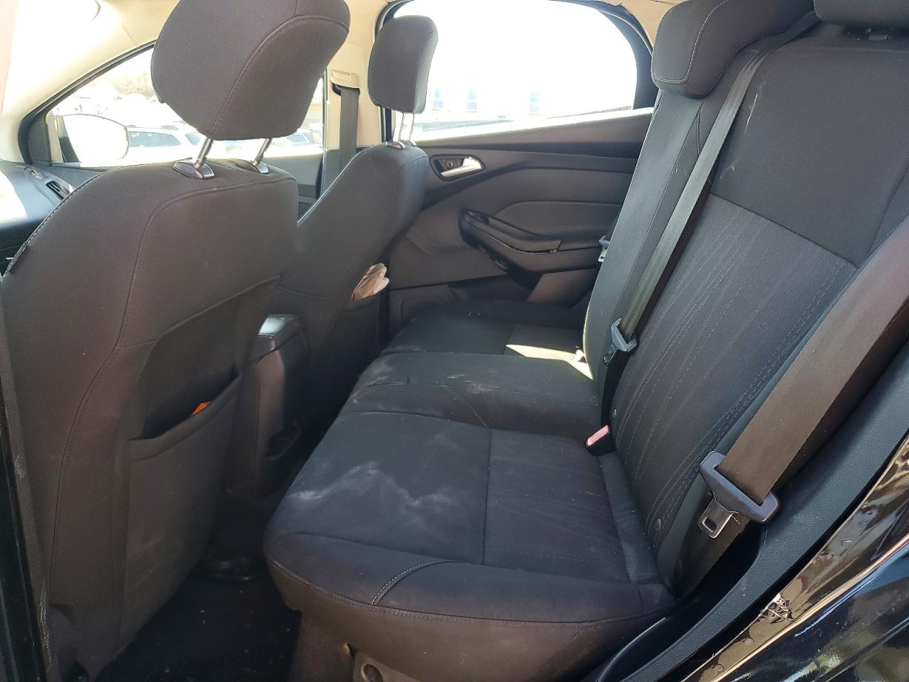 2015 FORD FOCUS SE photo 10