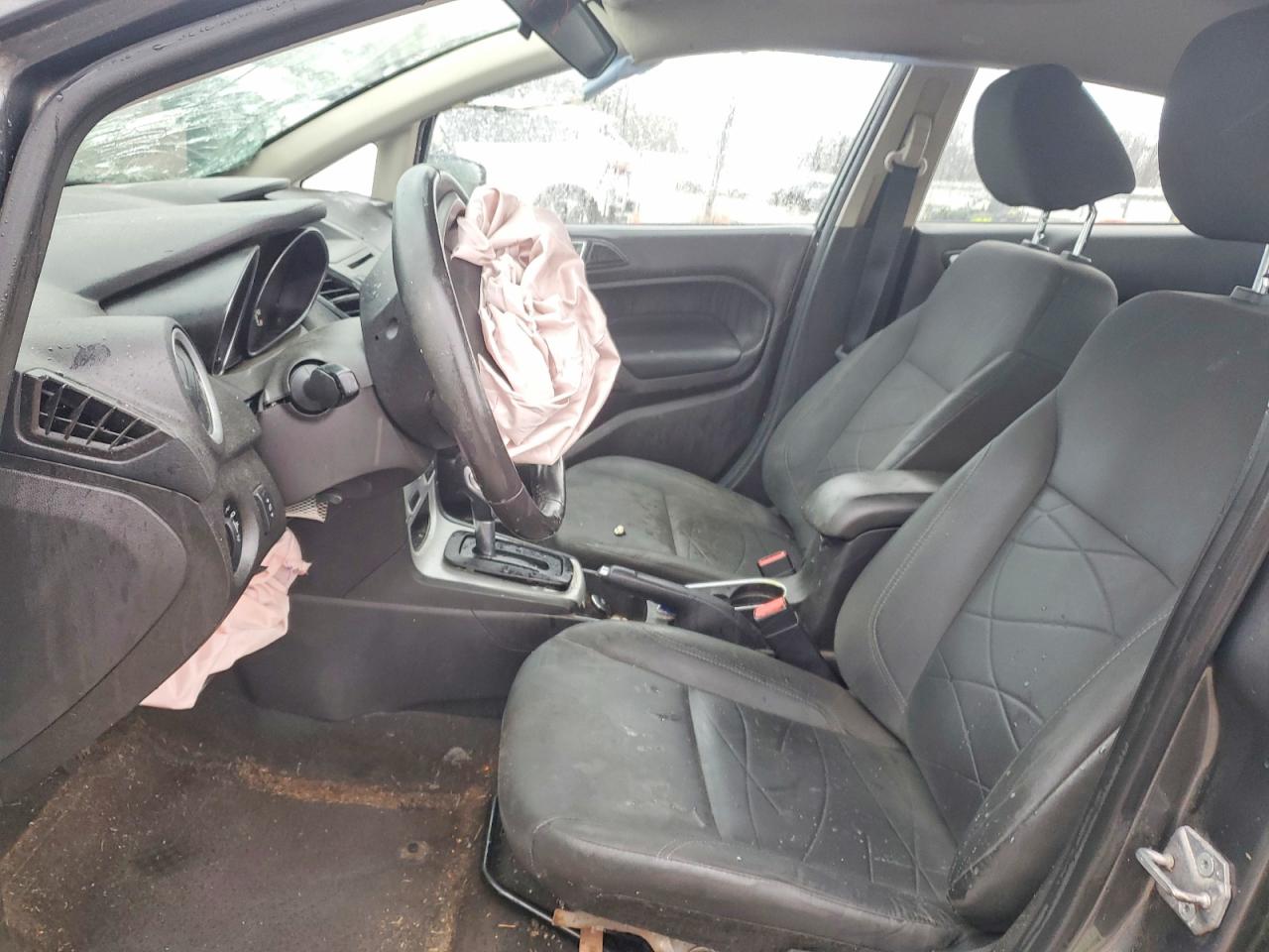 2015 FORD FIESTA SE photo 13