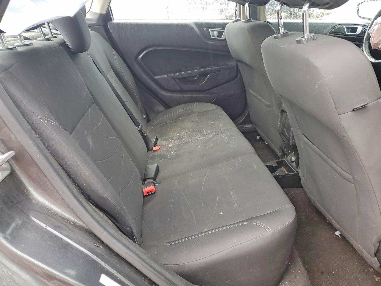 2015 FORD FIESTA SE photo 19