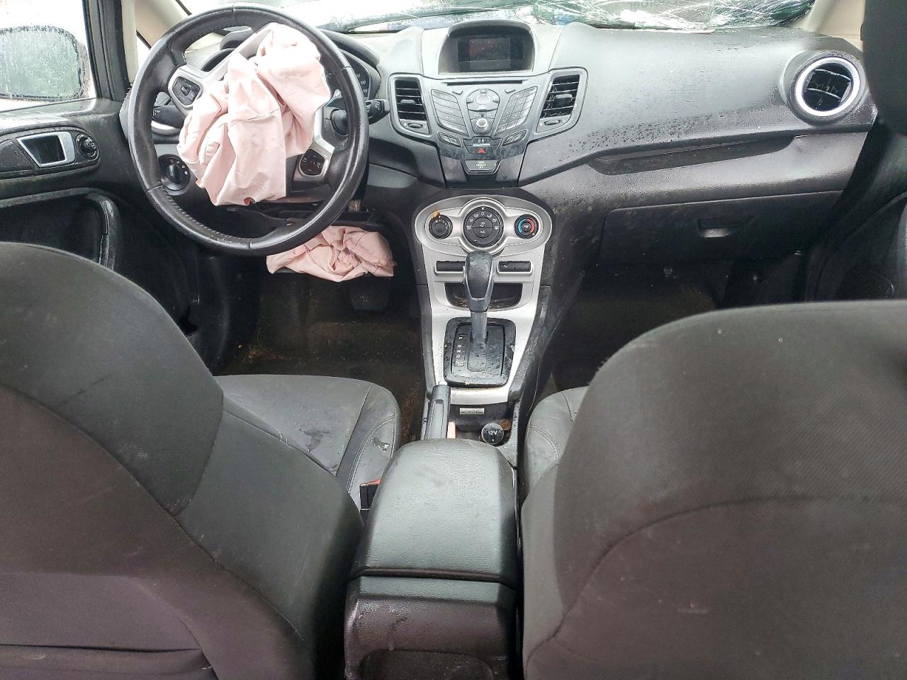 2015 FORD FIESTA SE photo 15