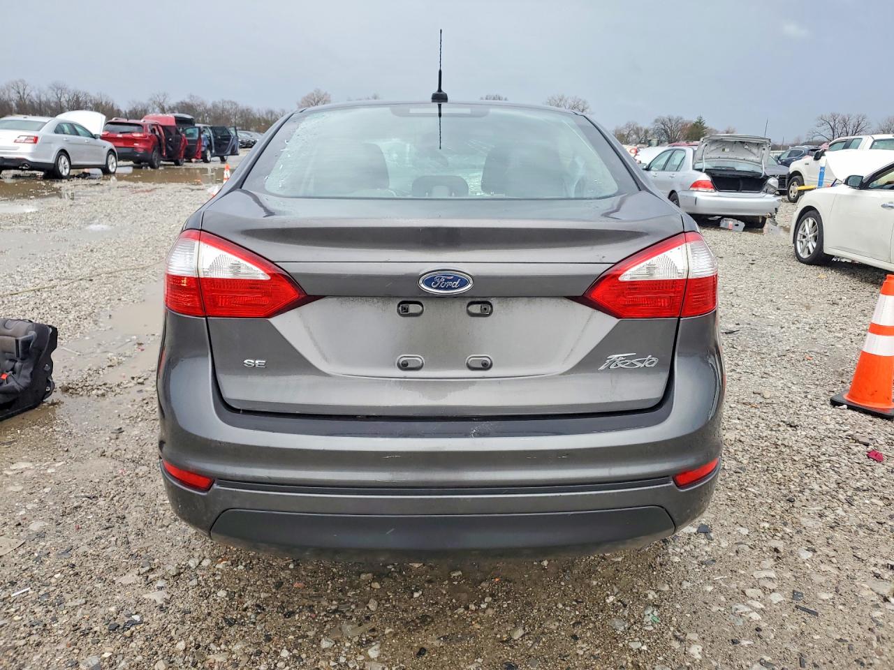 2015 FORD FIESTA SE photo 11