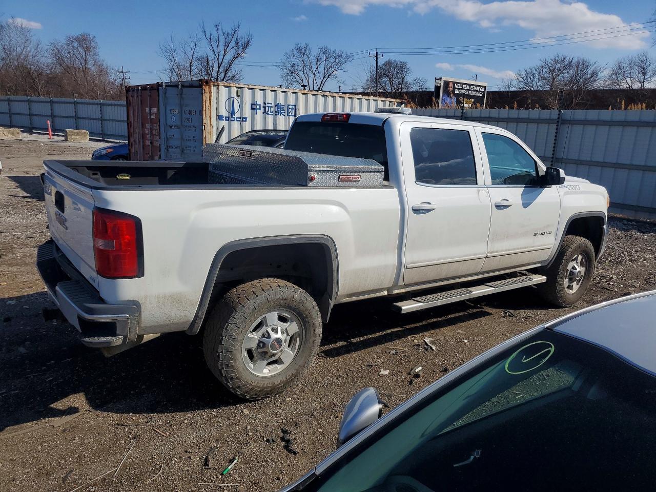 2015 GMC SIERRA K2500 SLE photo 3
