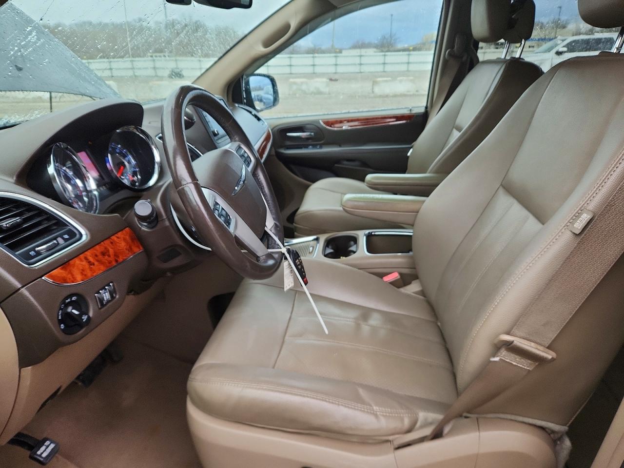 2015 CHRYSLER TOWN & COUNTRY TOURING L photo 19