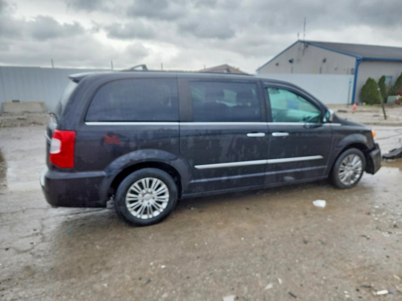 2015 CHRYSLER TOWN & COUNTRY TOURING L photo 7