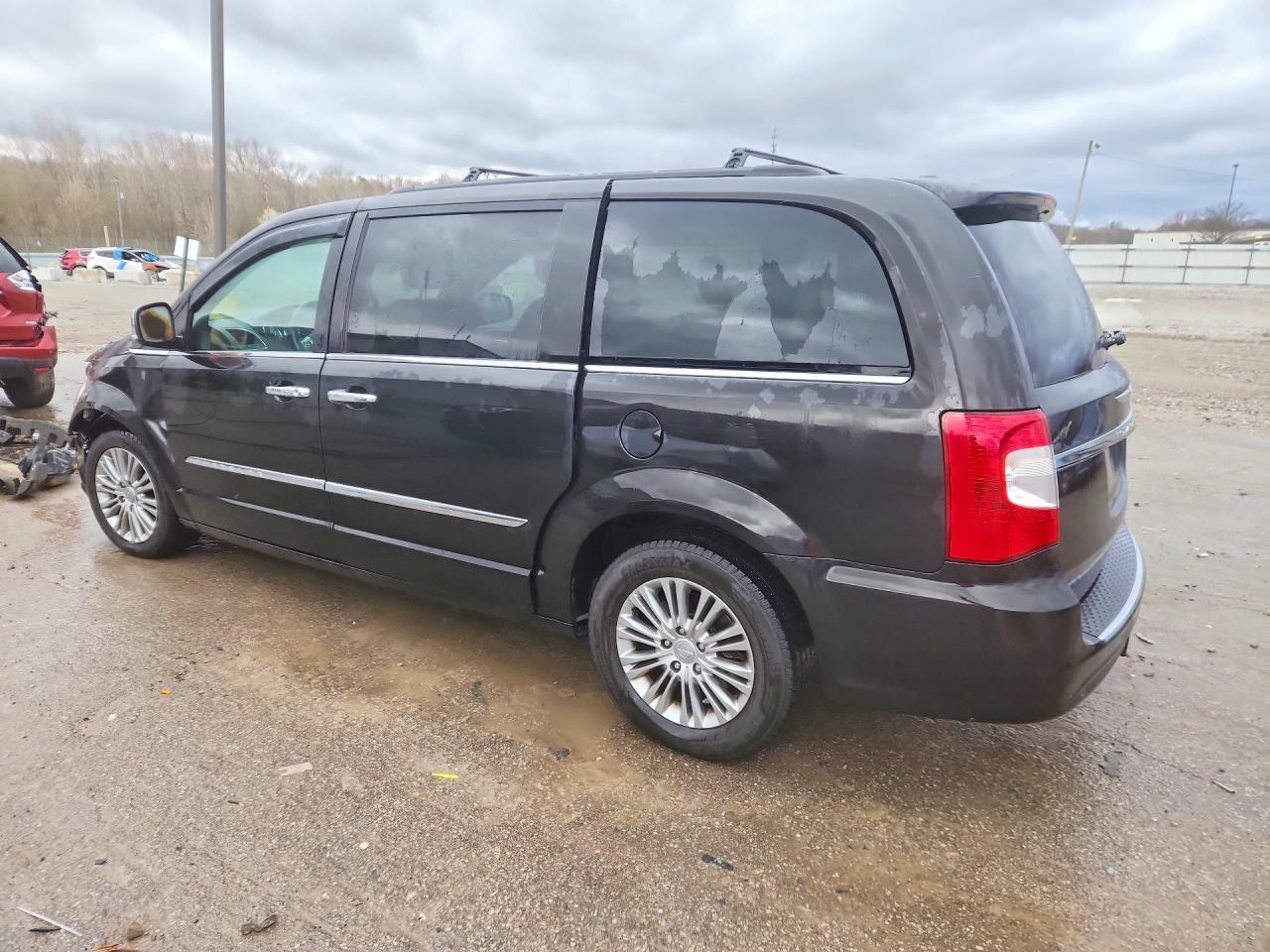2015 CHRYSLER TOWN & COUNTRY TOURING L photo 4