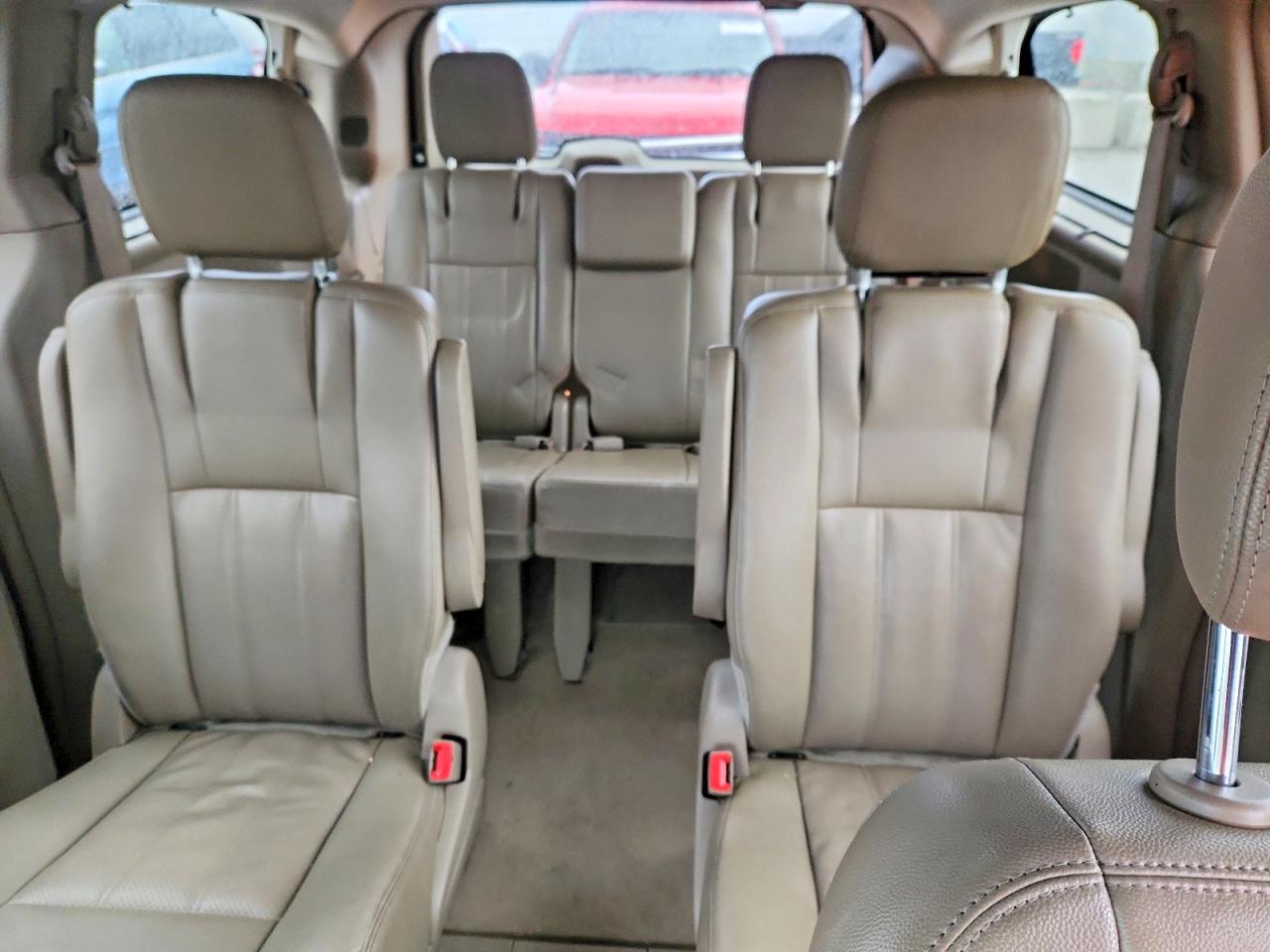 2015 CHRYSLER TOWN & COUNTRY TOURING L photo 28