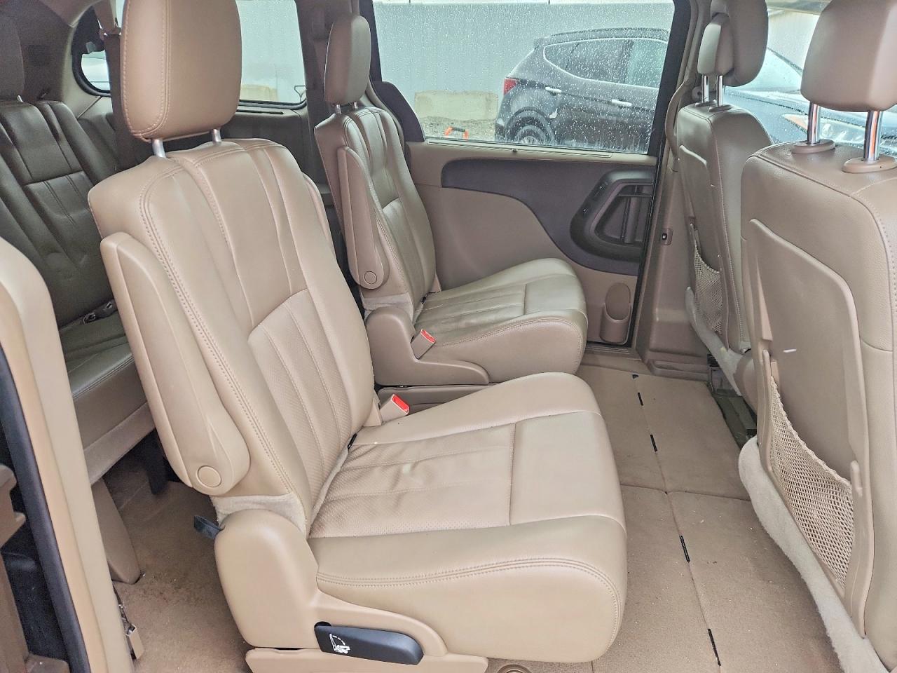 2015 CHRYSLER TOWN & COUNTRY TOURING L photo 31