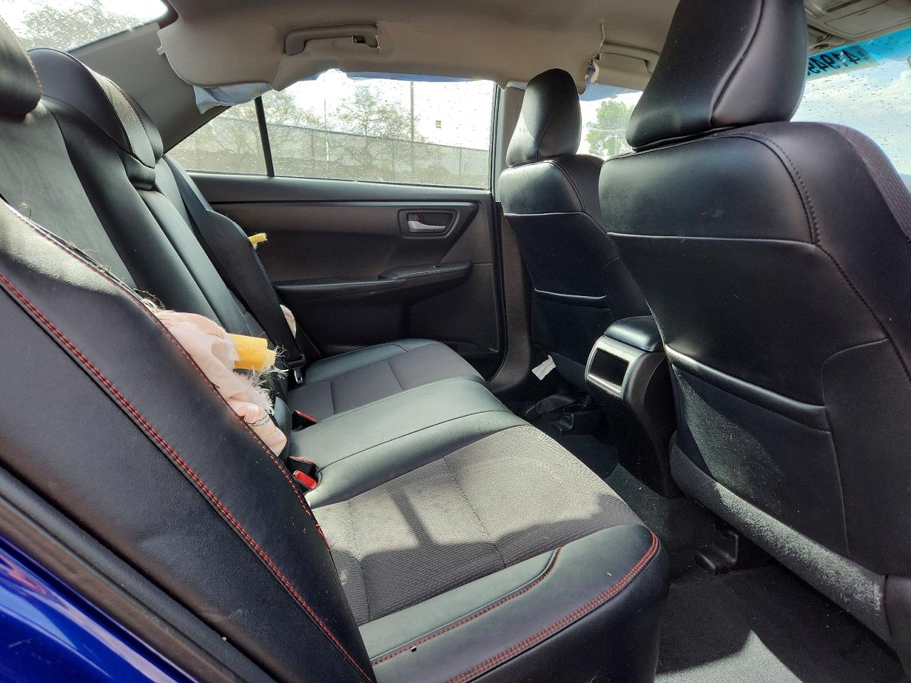 2016 TOYOTA CAMRY SE photo 19