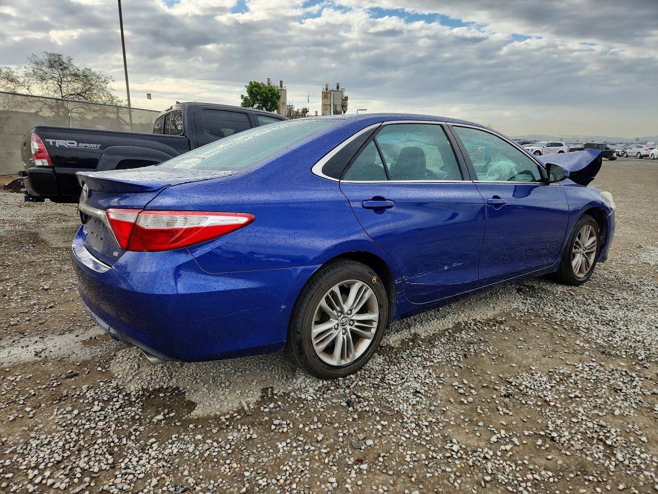 2016 TOYOTA CAMRY SE photo 5