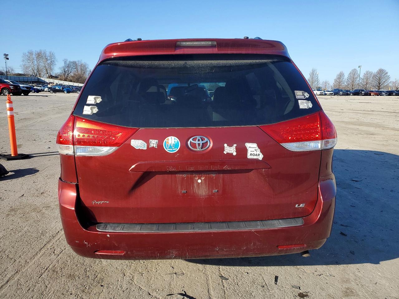 2013 TOYOTA SIENNA LE 8-PASSENGER photo 11