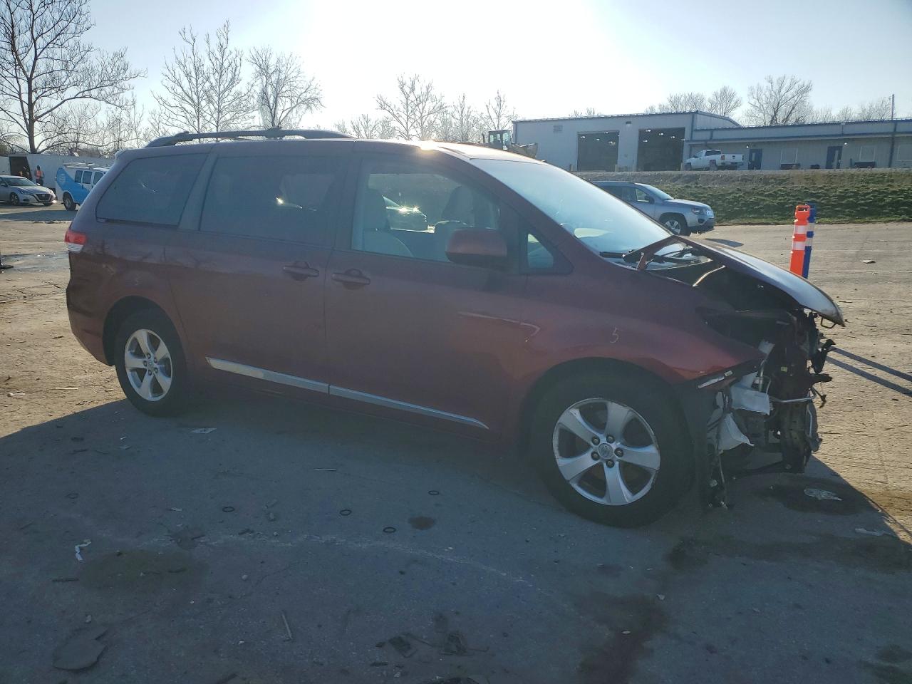 2013 TOYOTA SIENNA LE 8-PASSENGER photo 7