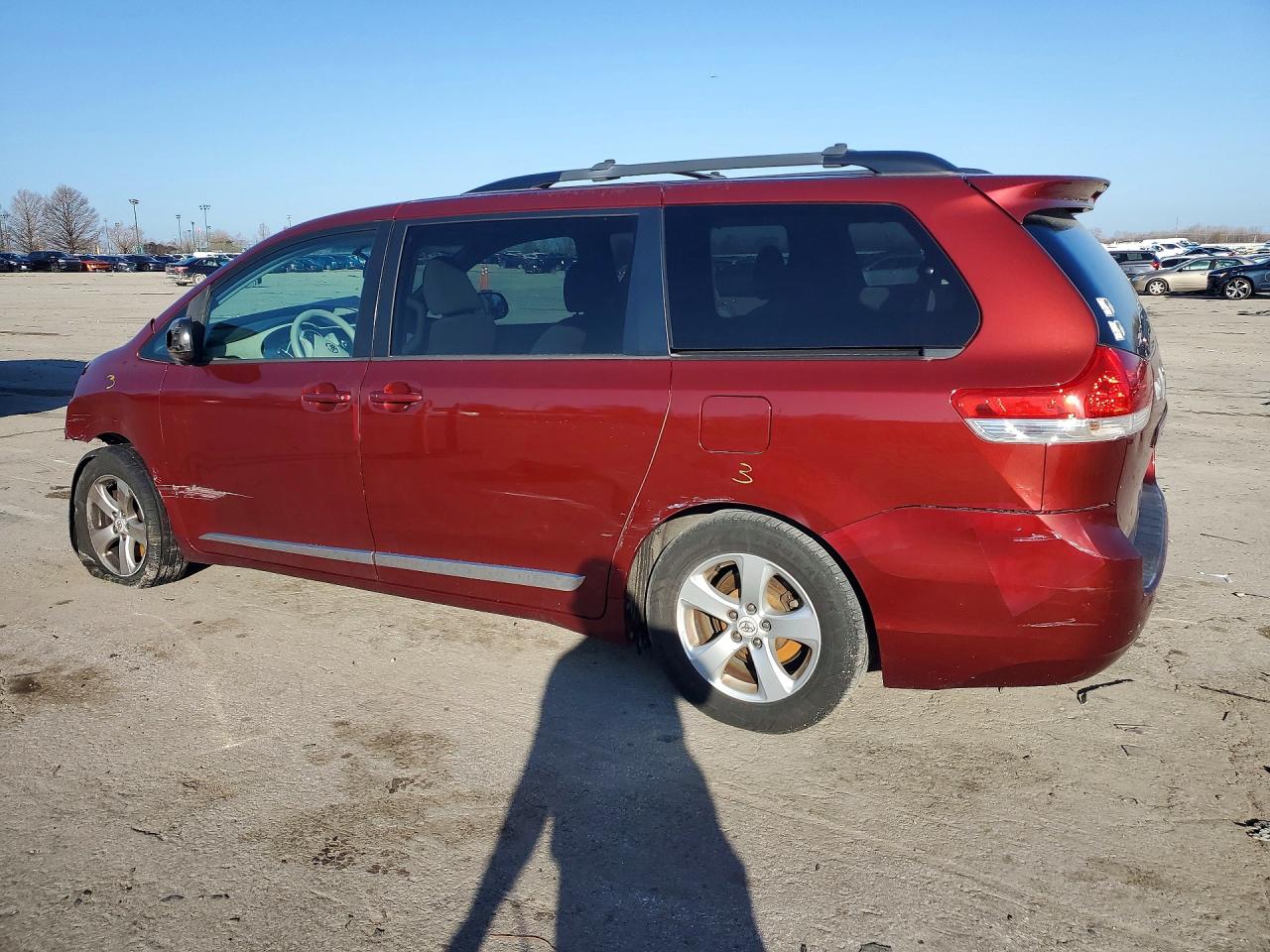 2013 TOYOTA SIENNA LE 8-PASSENGER photo 3