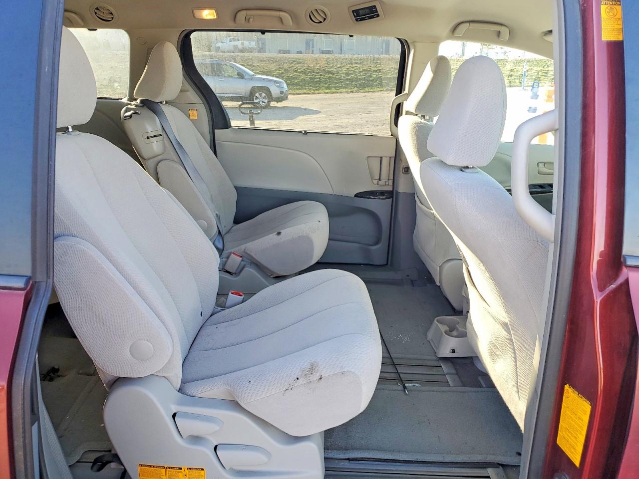 2013 TOYOTA SIENNA LE 8-PASSENGER photo 21