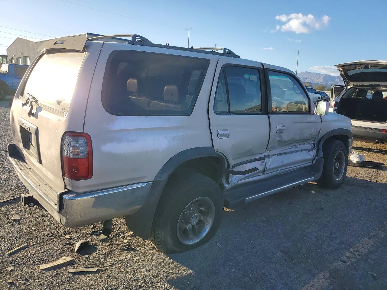 1997 TOYOTA 4RUNNER SR5 photo 3