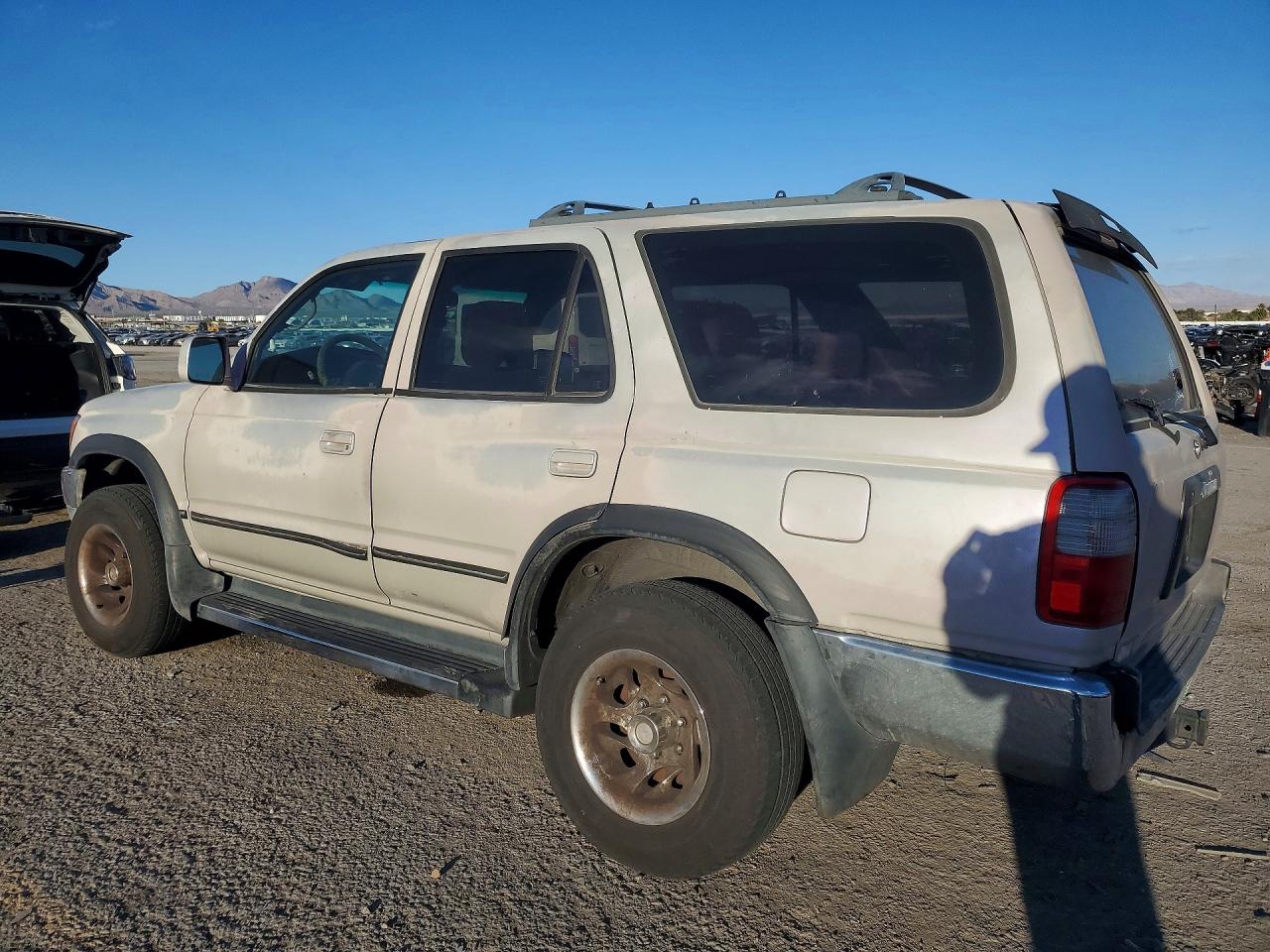 1997 TOYOTA 4RUNNER SR5 photo 2