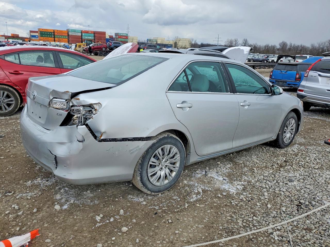 2013 TOYOTA CAMRY LE photo 3