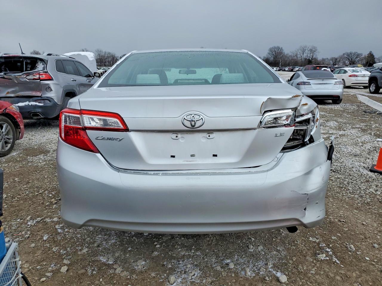 2013 TOYOTA CAMRY LE photo 6