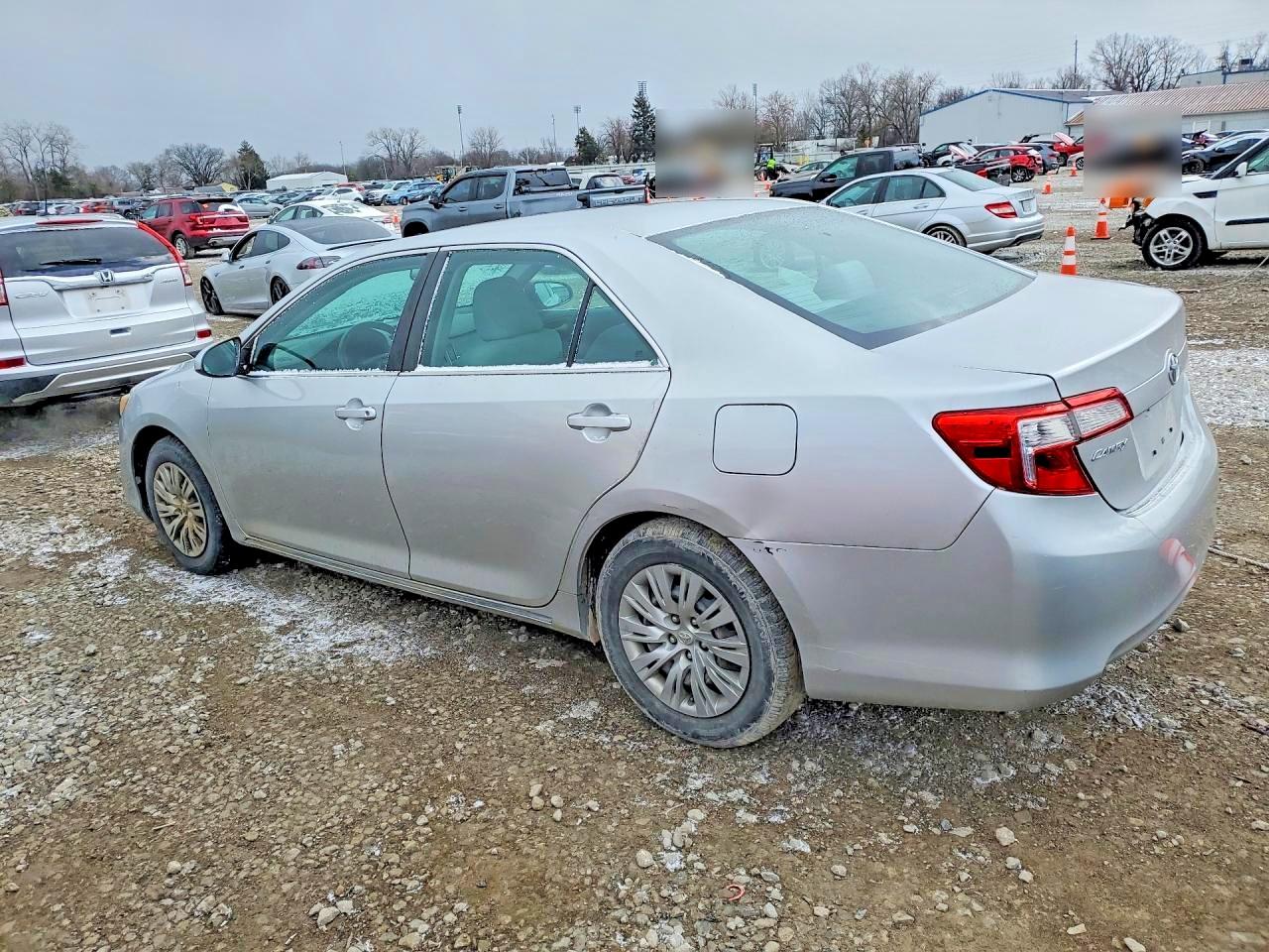 2013 TOYOTA CAMRY LE photo 2