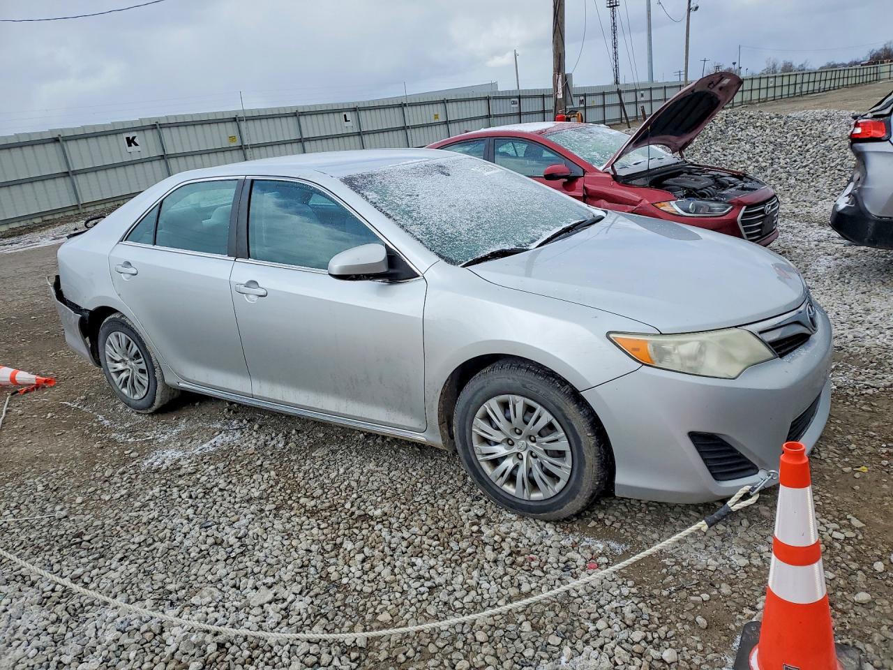 2013 TOYOTA CAMRY LE photo 4