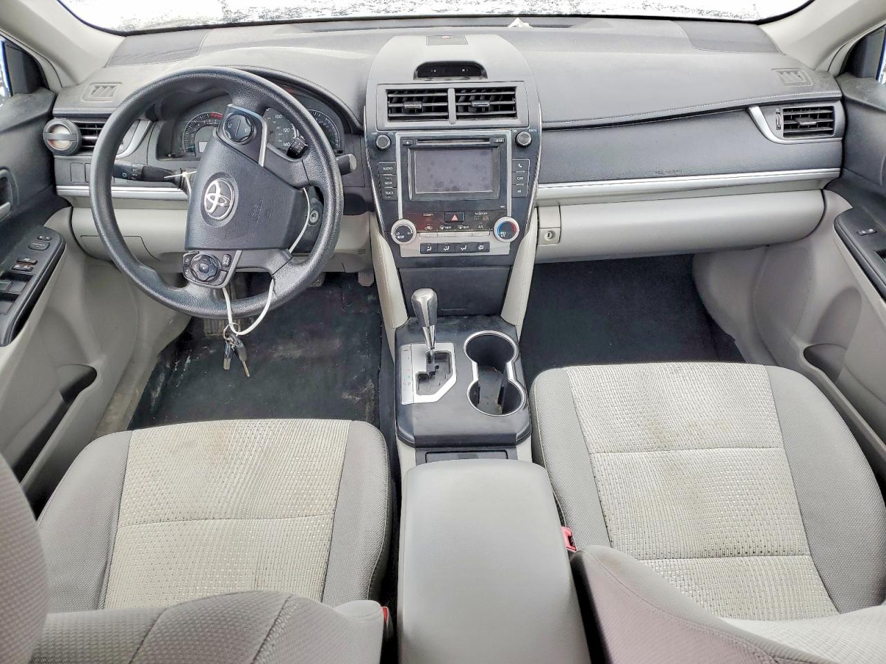 2013 TOYOTA CAMRY LE photo 8