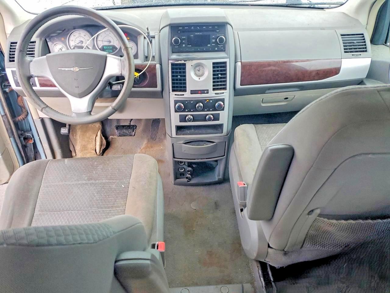 2010 CHRYSLER TOWN & COUNTRY TOURING photo 15