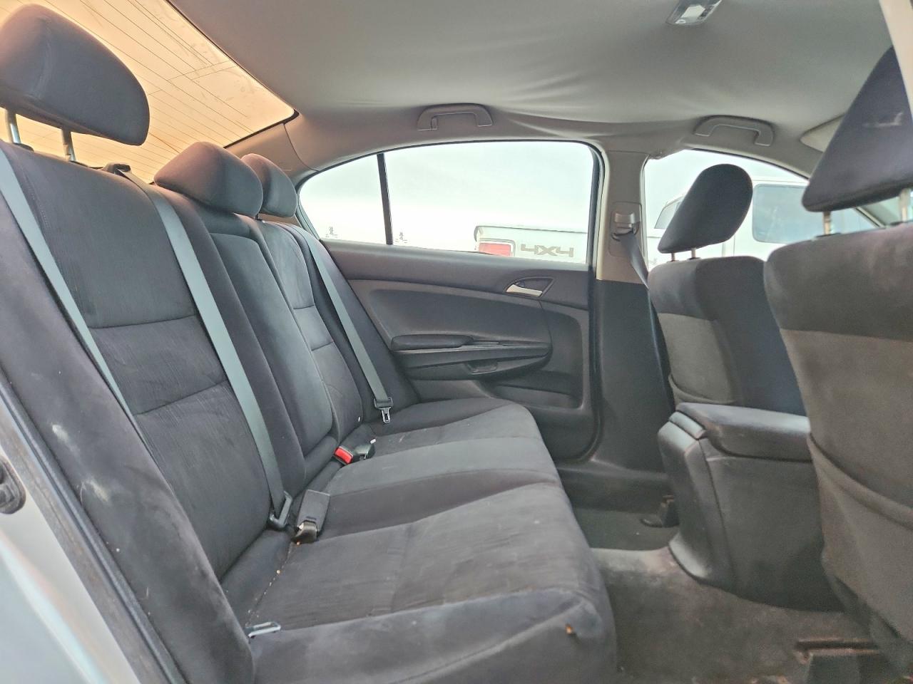 2011 HONDA ACCORD LX photo 19