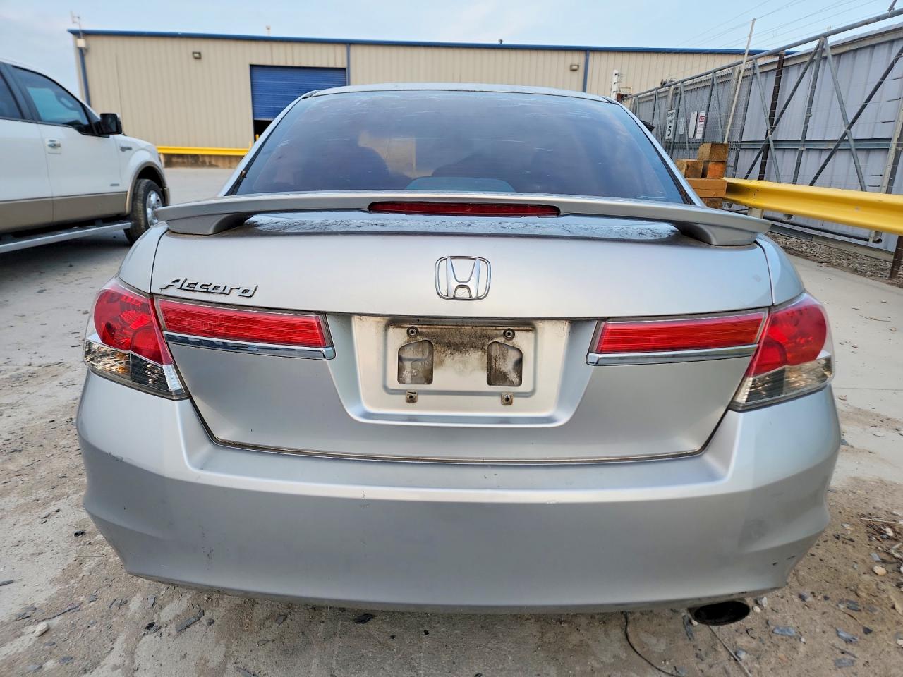2011 HONDA ACCORD LX photo 11