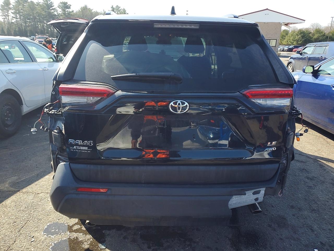 2019 TOYOTA RAV4 LE photo 11