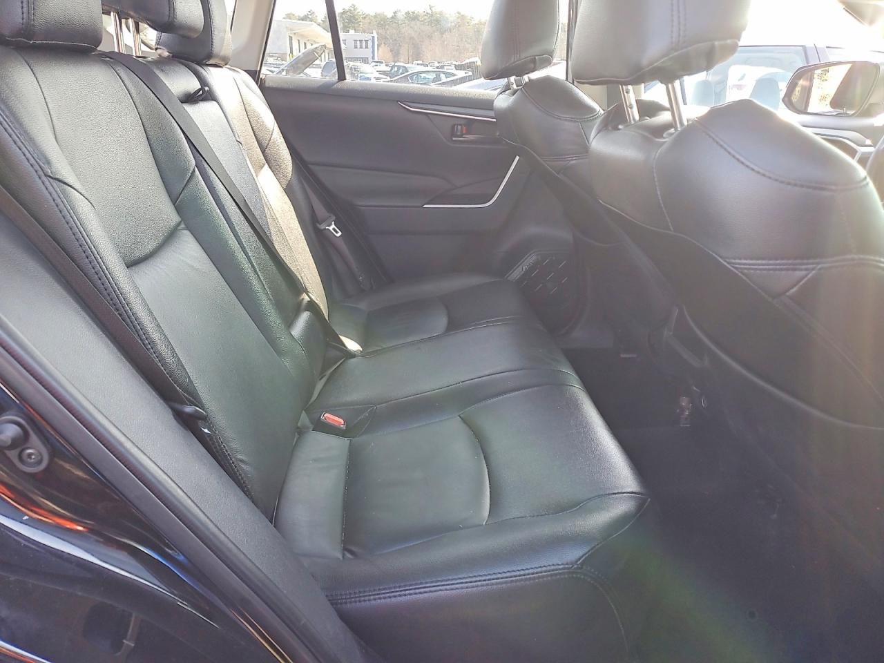 2019 TOYOTA RAV4 LE photo 19