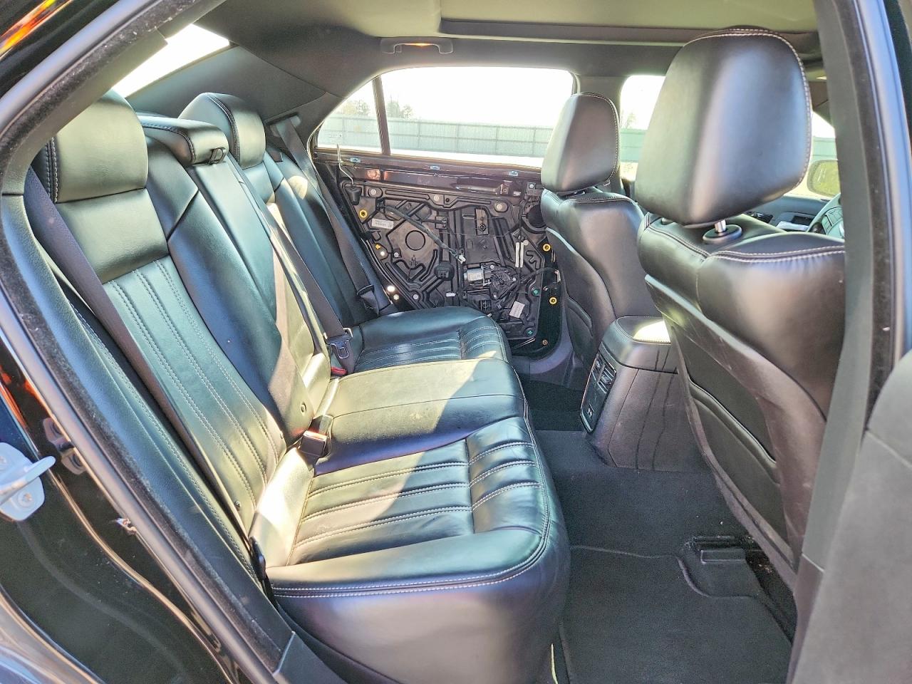 2019 CHRYSLER 300 S photo 28
