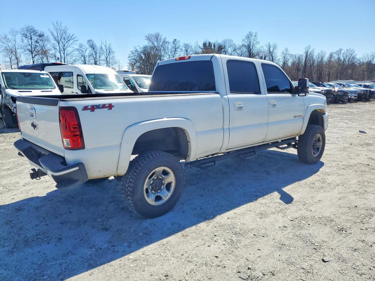 2004 CHEVROLET SILVERADO K2500 photo 3