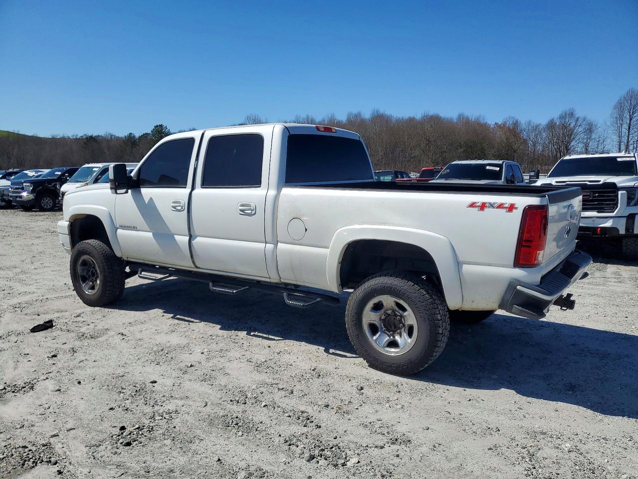 2004 CHEVROLET SILVERADO K2500 photo 2