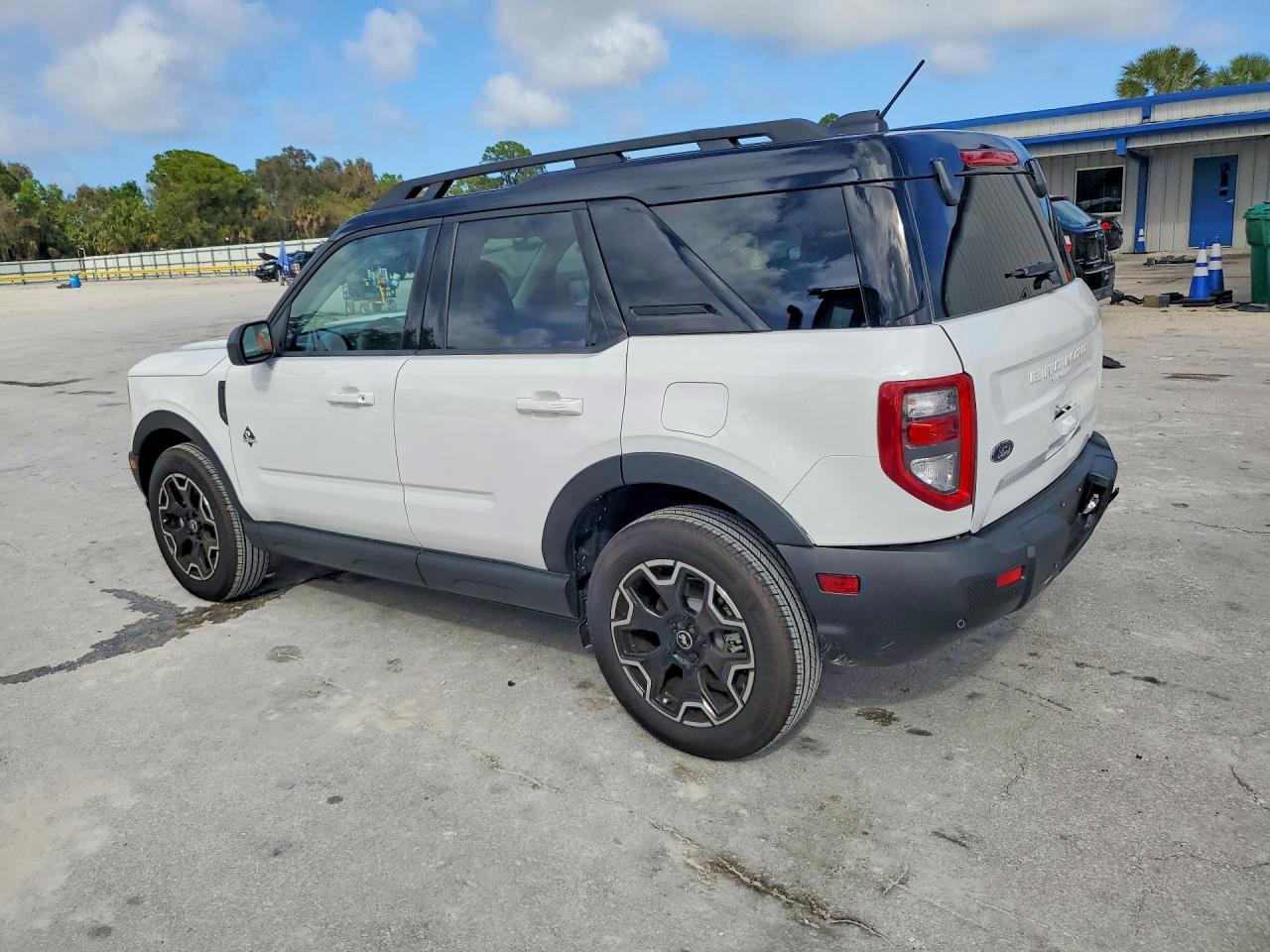 2025 FORD BRONCO SPORT OUTER BANKS photo 3
