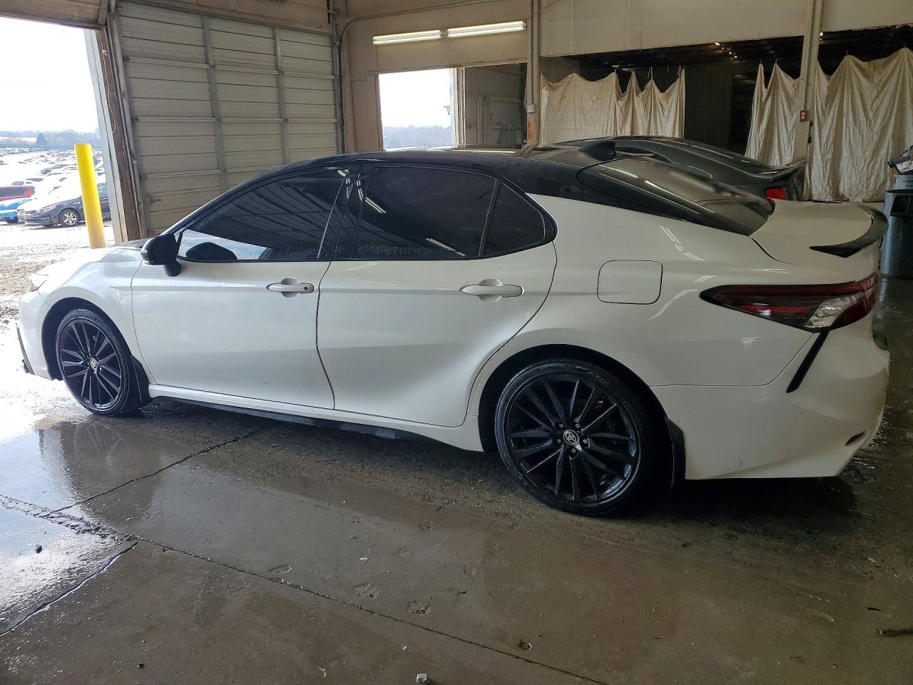 2021 TOYOTA CAMRY XSE photo 3