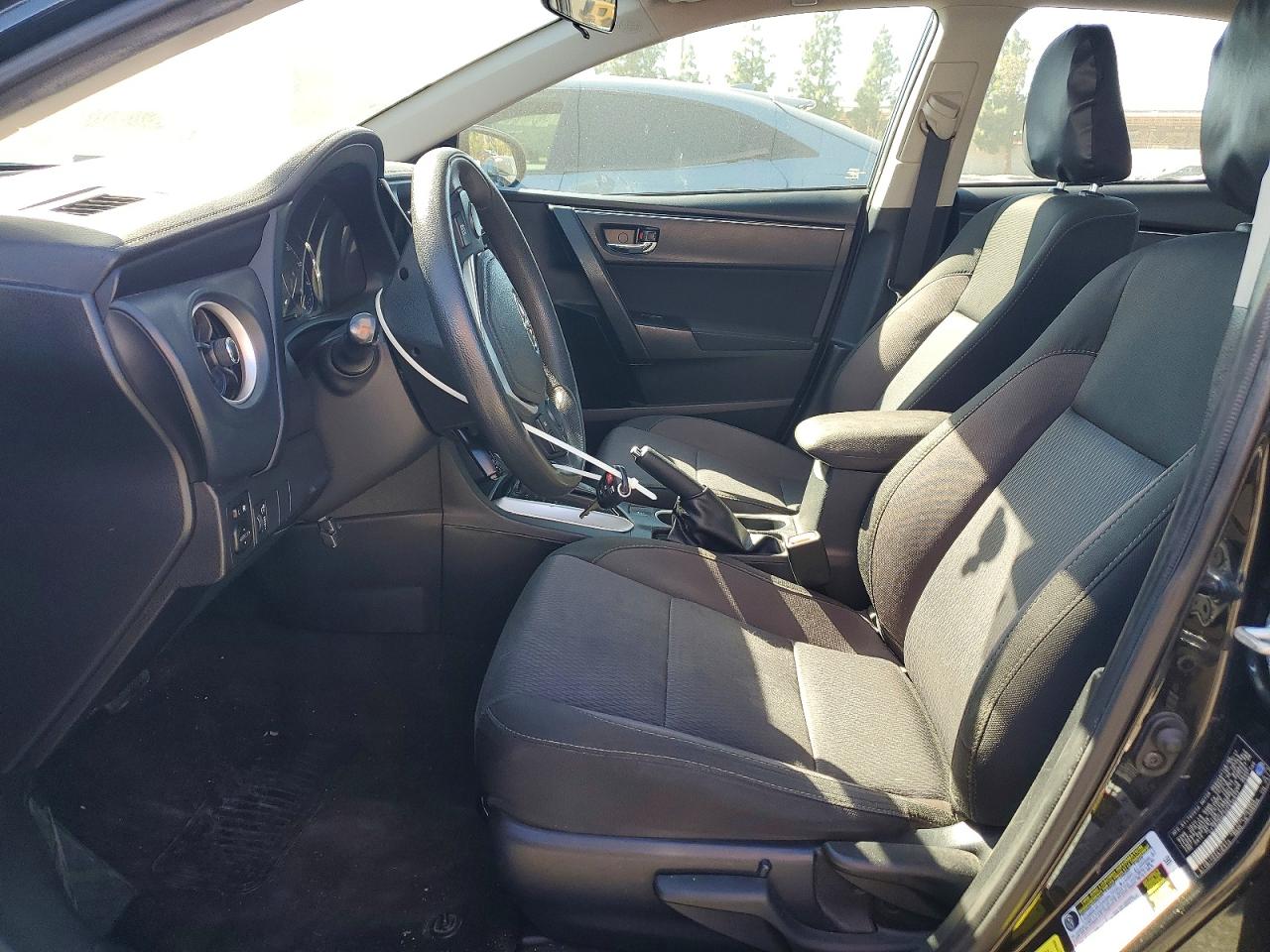 2017 TOYOTA COROLLA LE photo 13