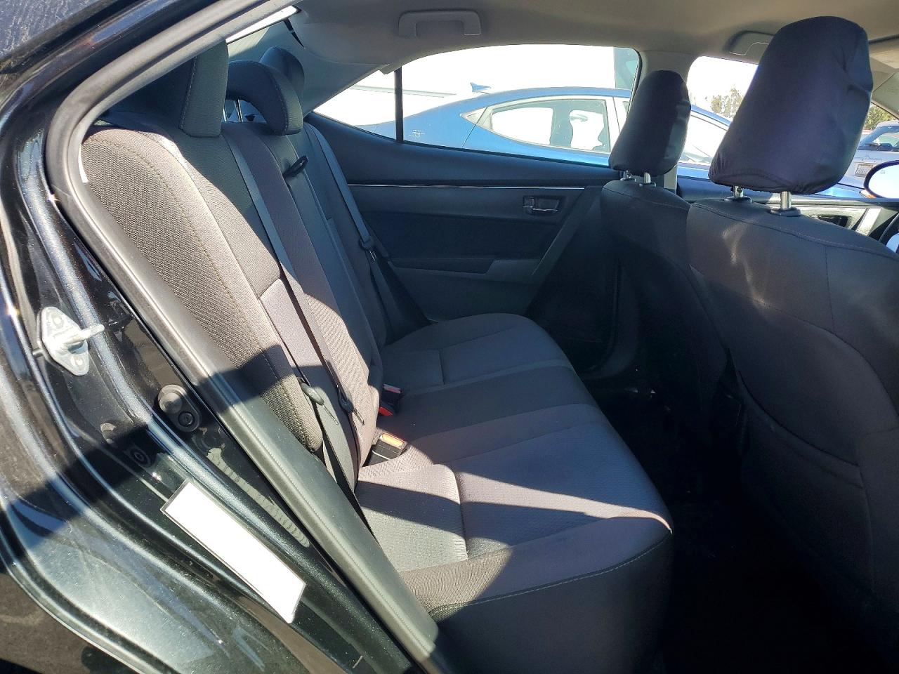 2017 TOYOTA COROLLA LE photo 19