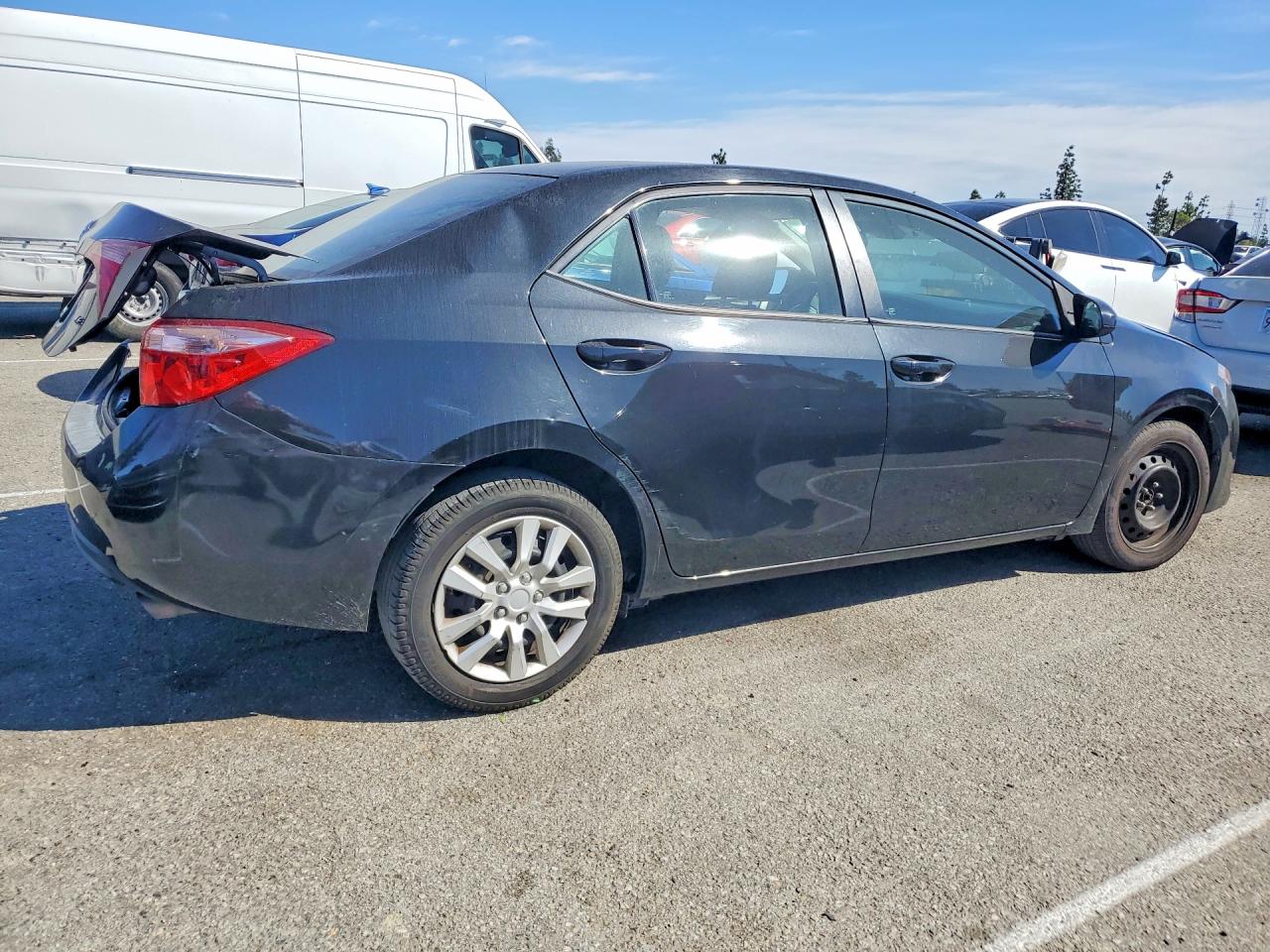 2017 TOYOTA COROLLA LE photo 5