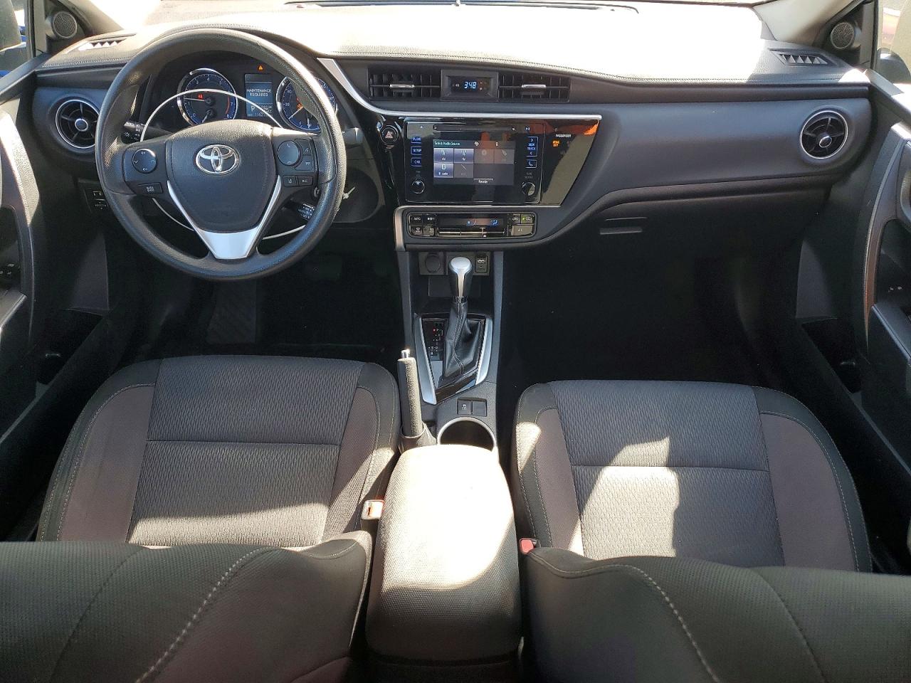 2017 TOYOTA COROLLA LE photo 15