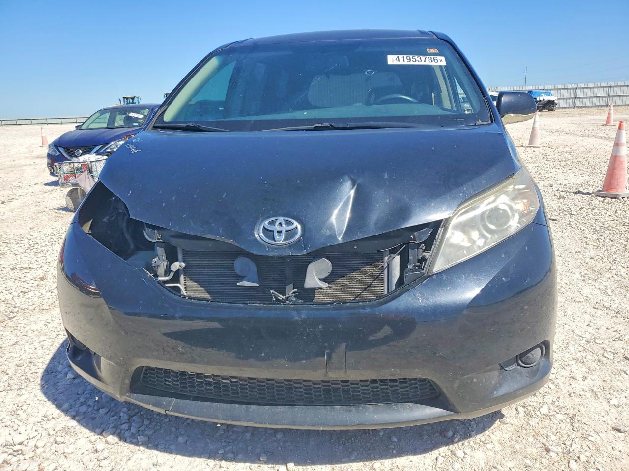 2016 TOYOTA SIENNA LE 8-PASSENGER photo 5