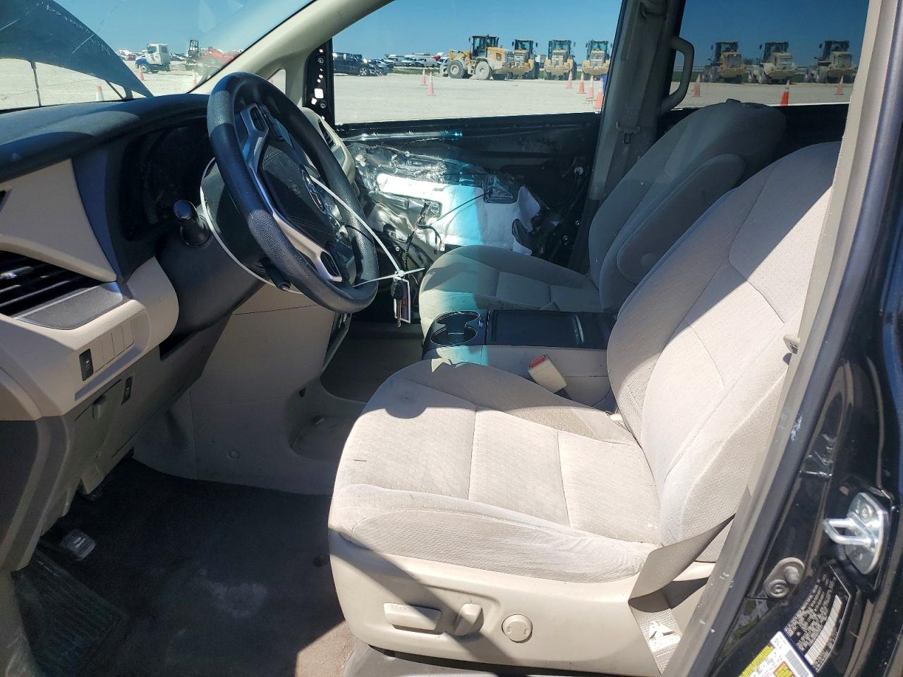 2016 TOYOTA SIENNA LE 8-PASSENGER photo 7