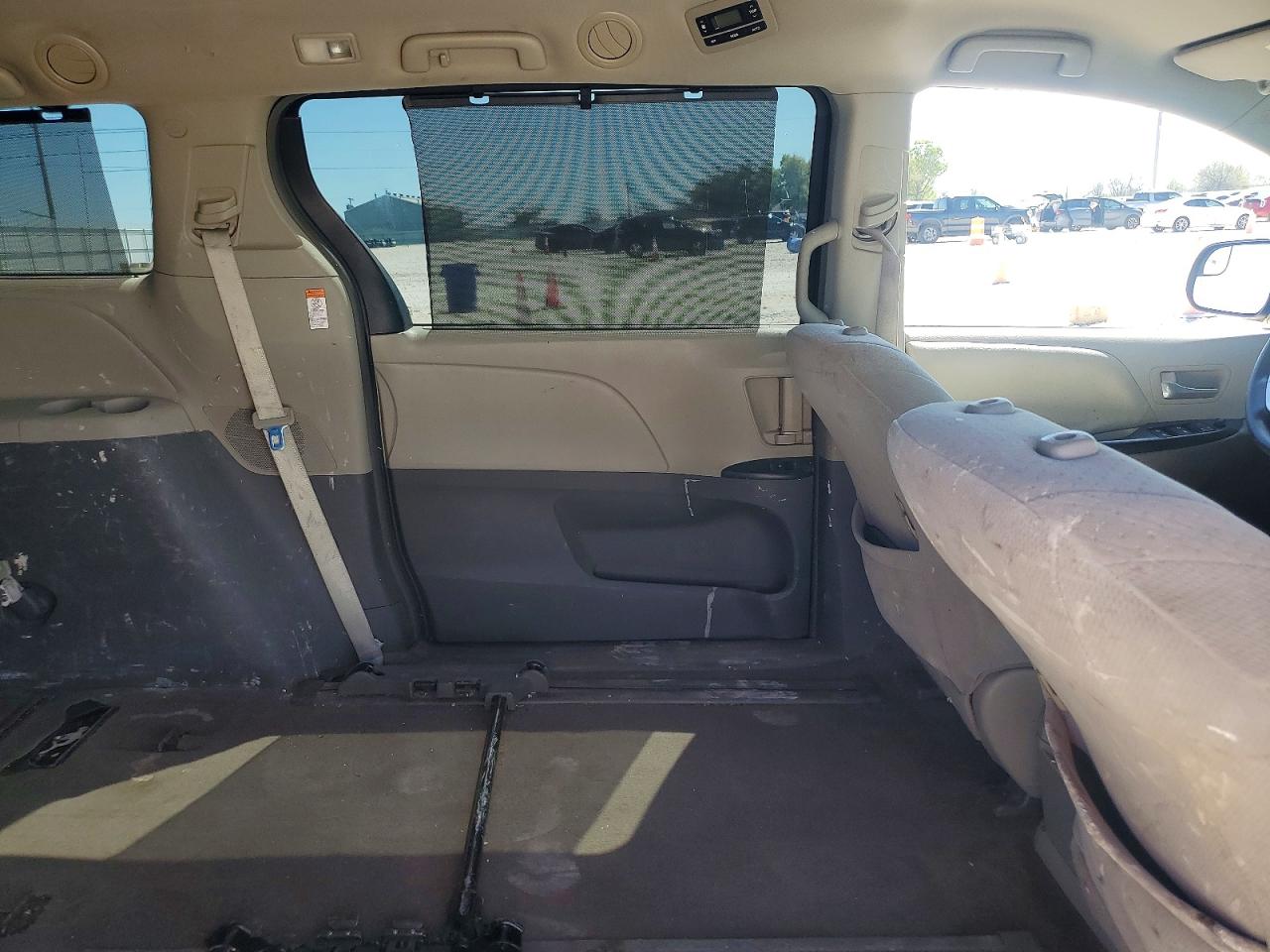 2016 TOYOTA SIENNA LE 8-PASSENGER photo 11