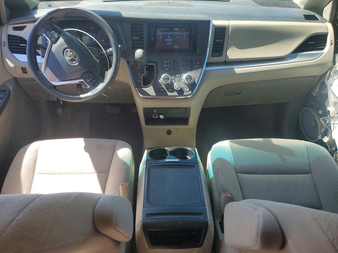 2016 TOYOTA SIENNA LE 8-PASSENGER photo 8