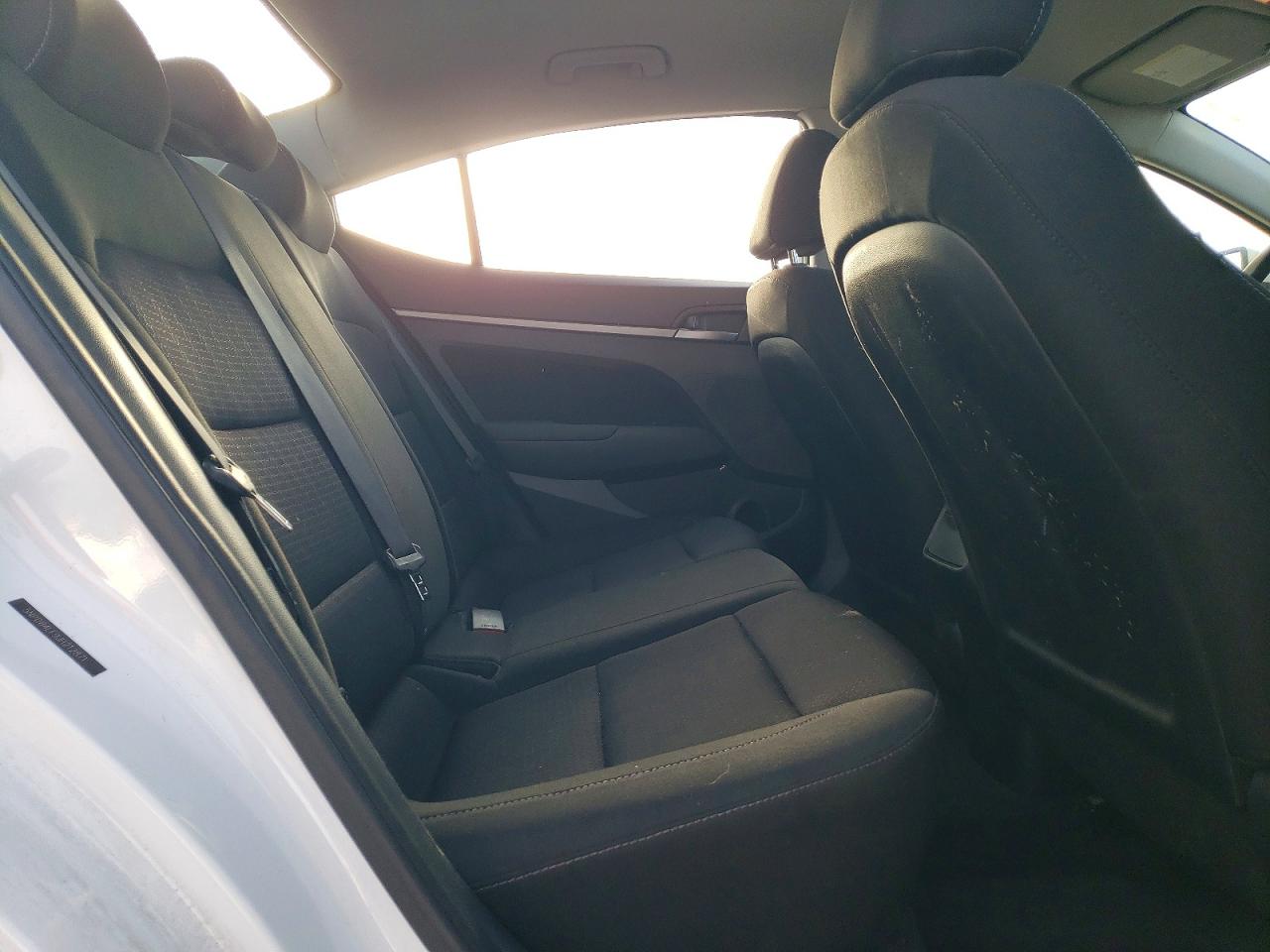 2018 HYUNDAI ELANTRA SEL photo 19